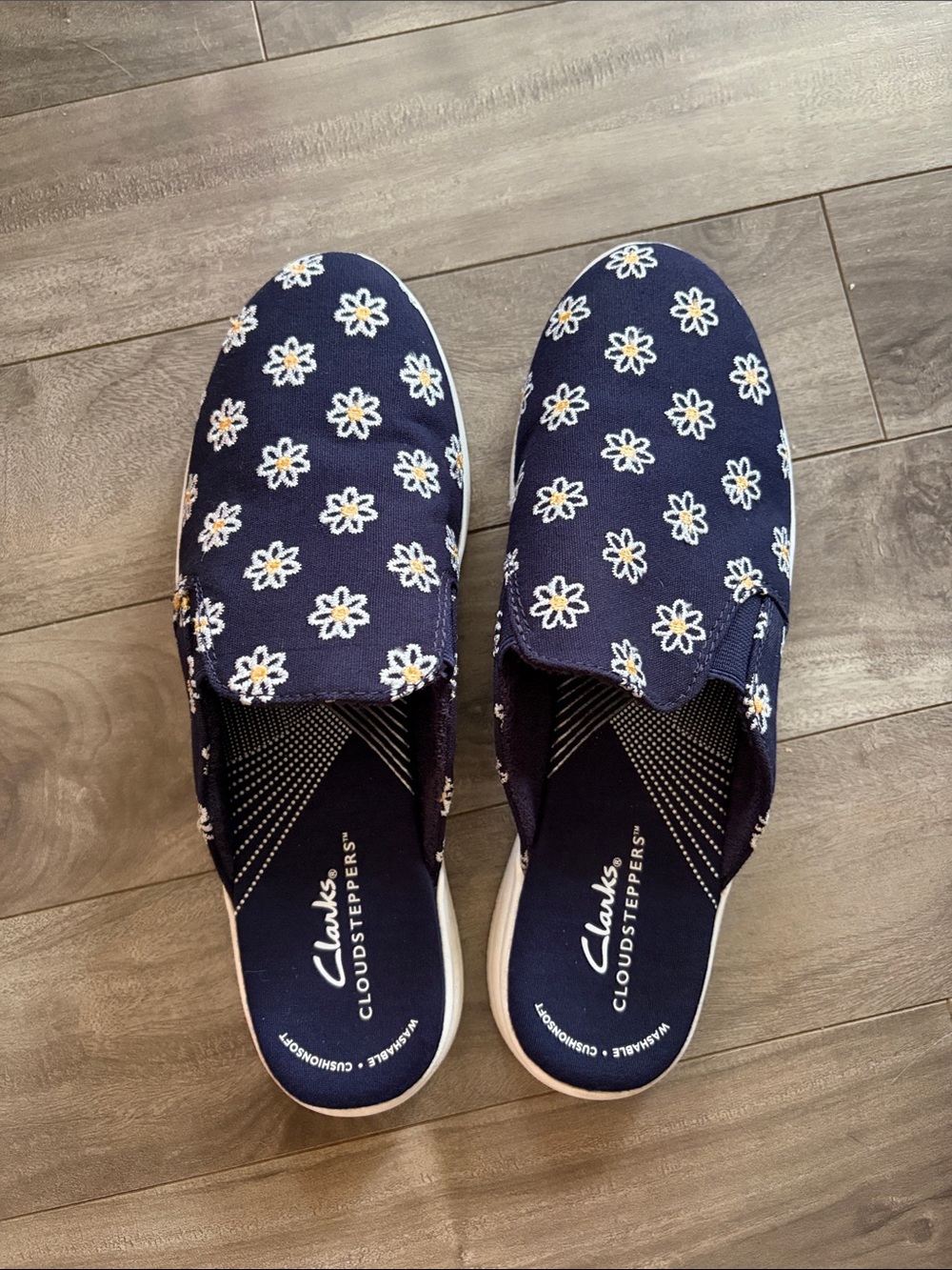 Clarks Cloudsteppers Navy Floral Embroidered Slip-On Mules 7.5